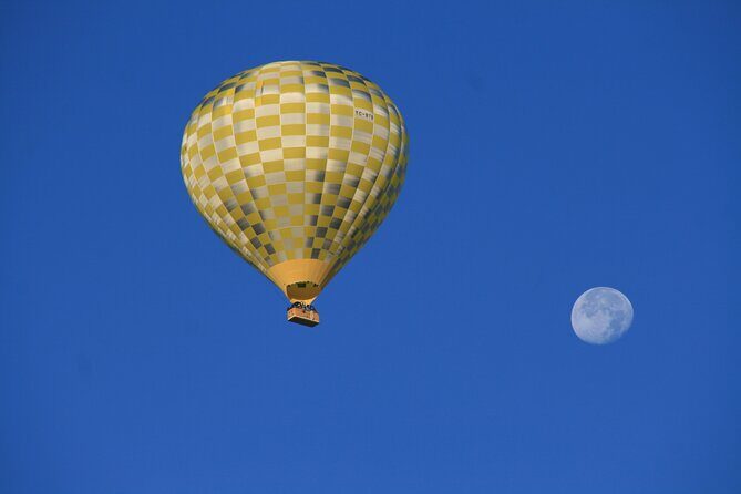 1 Hour Standard Flight at GOREME OVER - Breakfast box and champagne party: the surprise perks