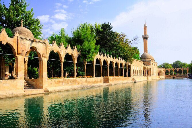 4 Day Cappadocia and Gobeklitepe Private Tour from Istanbul - Day 2: Red/Rose Valley hike, Love Valley pillars, Kaymaklı Underground City, and pigeon houses