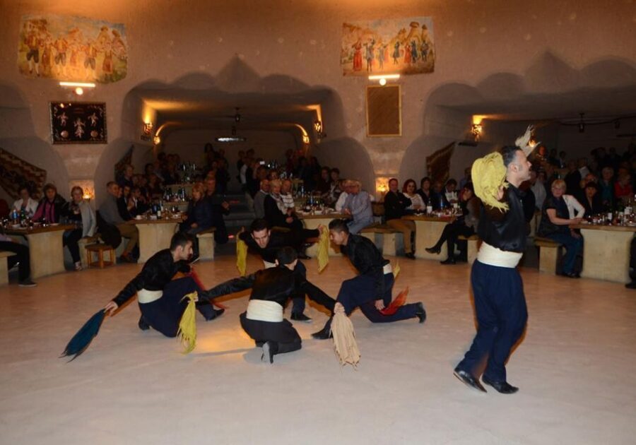 Avanos: Turkish Music and Dance Show with Dinner & Drinks - Live Turkish music and belly dance: what to watch for