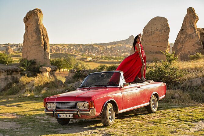 Cappadocia Classic Car Sunset or sunrise - Love Valley: Classic Car + Balloons + Sunshine Photos