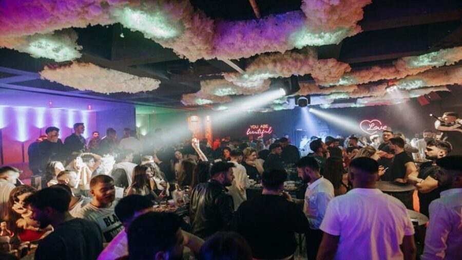 Cappadocia: Guided Bar Crawl with Hotel Pickup and Snack - Stop-by-stop: from your first drink to the DJ dance floor