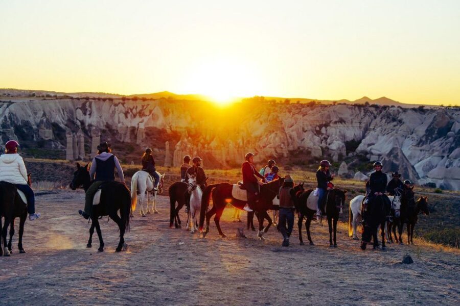 Cappadocia: Horse Riding Tour Sunset or Day Time with Pickup - Group Size, Timing, and How 1–2 Hours Really Works