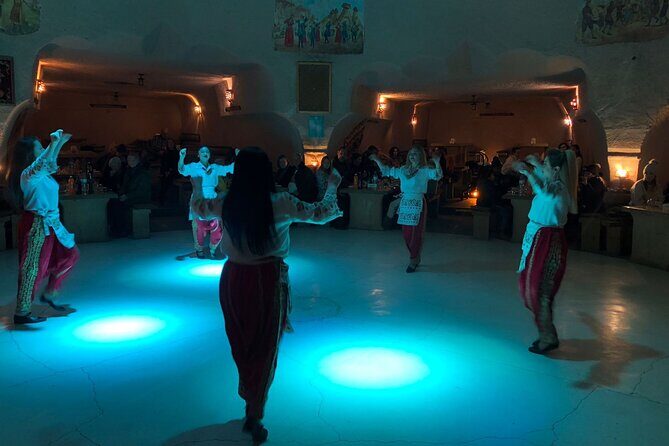 Cappadocia Night Show with Dinner, Folk Dance & Belly Dancers - Before the Stage: Settling In With Drinks and Live Music