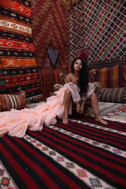 Cappadocia: Photo Shooting With Flying Dress & Carpet House - Photographer direction: the difference between awkward and camera-ready