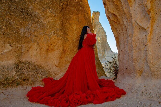 Cappadocia Private Photography - Love Valley: Posing With Balloons Behind You (Not Just Around You)