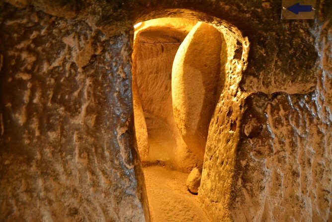 Cappadocia Red Plus Tour - Uçhisar and Çavuşin: classic rock settings with guided context