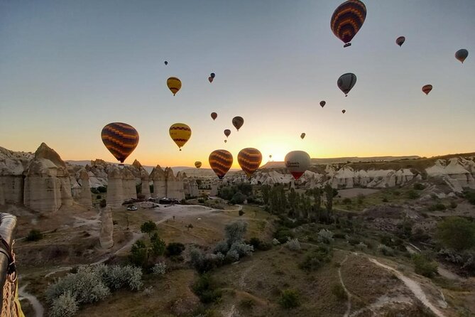 Cappadocia:Sunrise Hoot Air Ballon Over Göreme Valley - Pickup, check-in, and the pre-flight breakfast setup