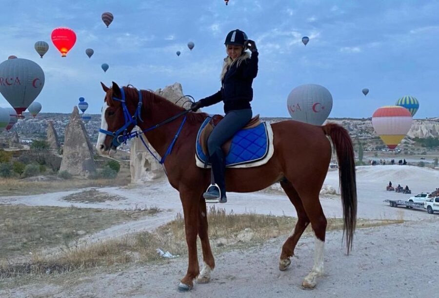 Goreme: Cappadocia Horse Riding Tour with Transfers - Meskendir Valley and Red Valley: the mid-ride change of scenery