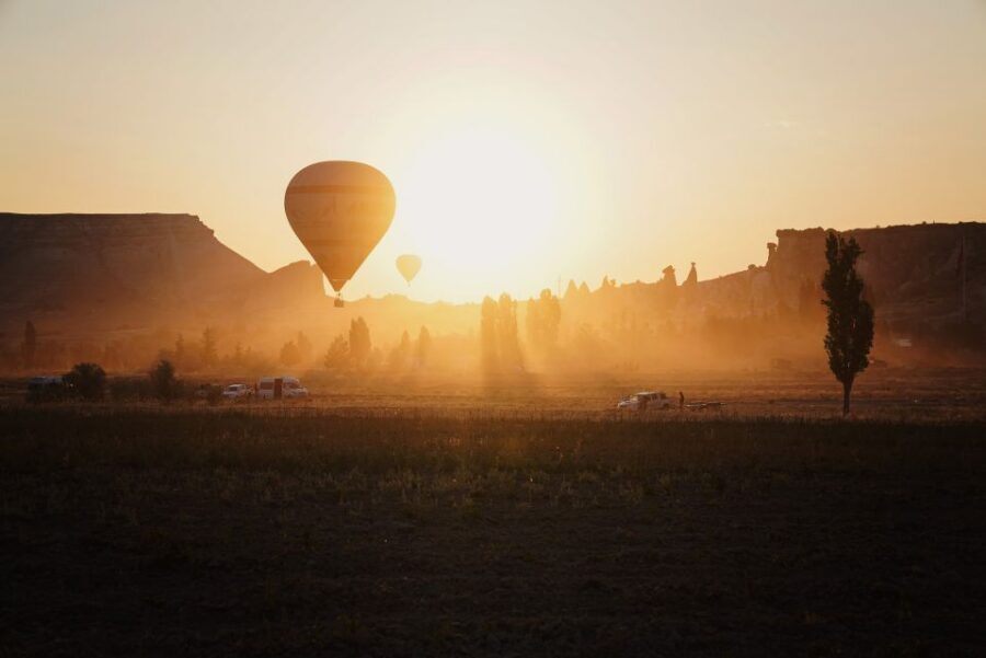Hot air balloons in Goreme red valley - Key things that make this balloon flight special