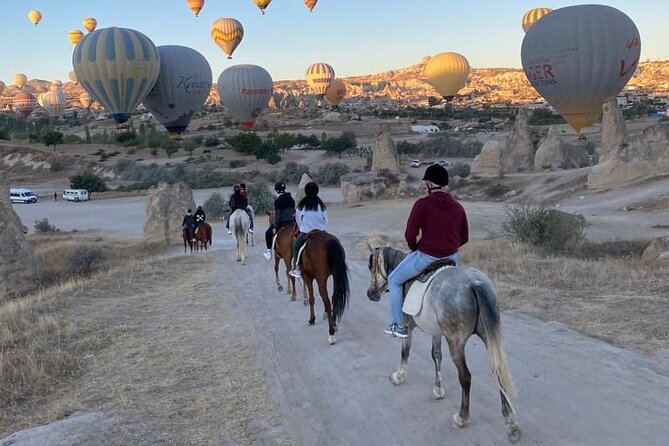 Magical horse ride with balloon in Cappadocia - Sunrise in Göreme: why this ride timing matters
