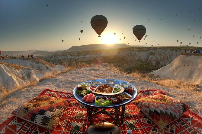 Private Breakfast Organisation in the Love Valley - Pickup timing in Göreme: early start, but it’s handled