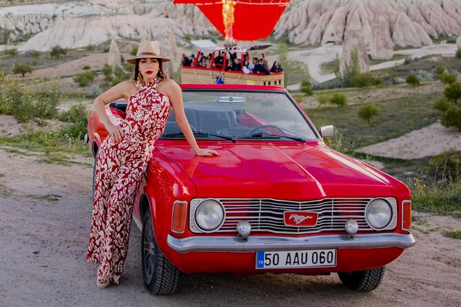 Private Classic Car Sunrise Balloon Chasing Experience - Stop 1 in Göreme: Balloon Takeoff Positioning and Photo Runs