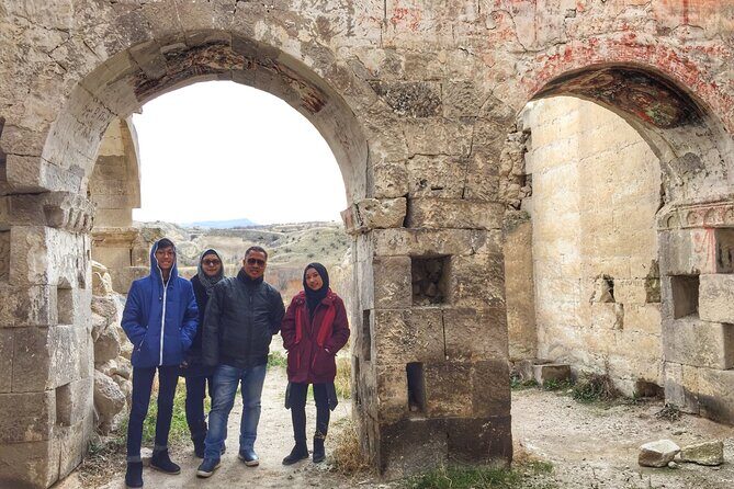 Private minivan and driver full day Cappadocia - Ortahisar Castle View and Quick Photo Stop (15 Minutes)