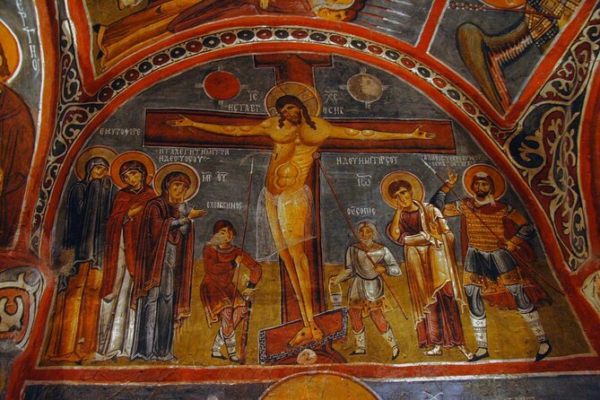 Red Tour with open air Museum - Uçhisar: the highest point with caves, tunnels, and churches