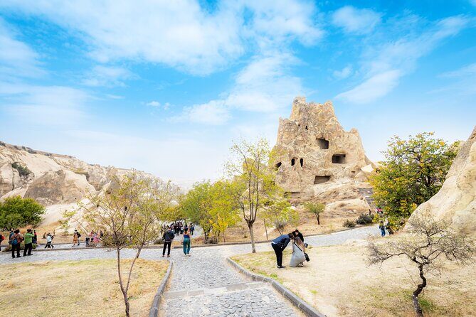 Red Valley Hiking and Underground City Tour - Ortahisar Kalesi: Panoramas Over a “Middle Castle”