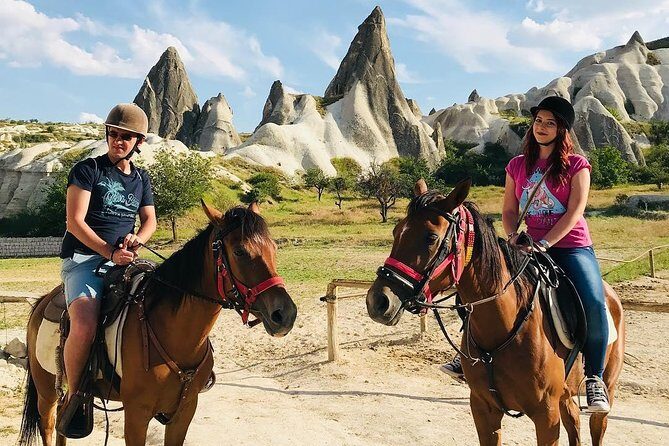 Sunset Horse Back Riding tour - Getting Started: No Experience Needed, But Listen Closely