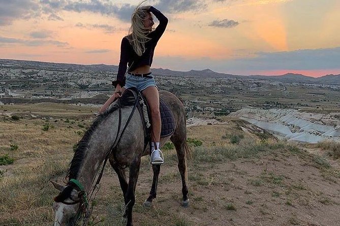 Sunset Horsebackriding-Tour through the Valleys of Cappadocia - Red Valley climb and the thrill factor near the top