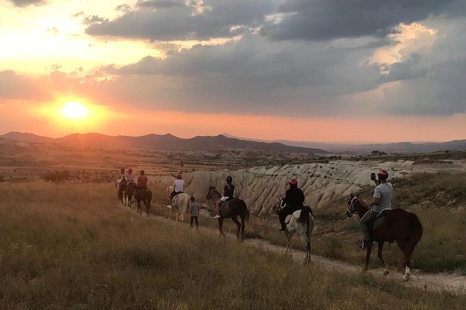 Sunset Horsebackriding-Tour through the Valleys of Cappadocia - Sunset Point: brief, timed, and photo-focused
